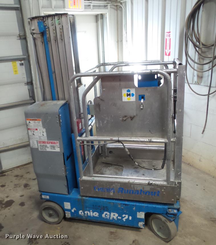 image for item DZ9182 2009 Genie GR20 vertical lift