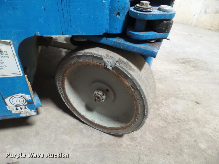 image for item DZ9182 2009 Genie GR20 vertical lift