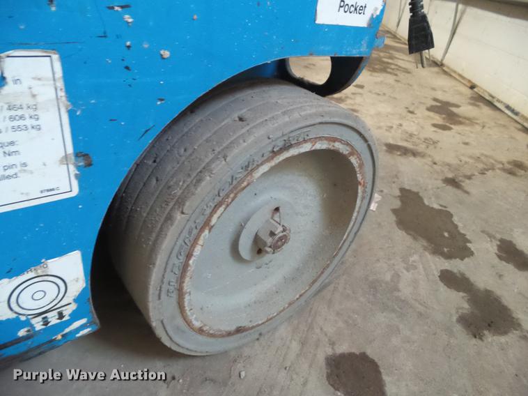image for item DZ9182 2009 Genie GR20 vertical lift