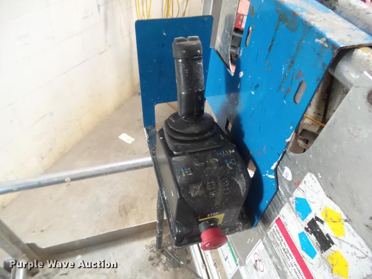 image for item DZ9182 2009 Genie GR20 vertical lift