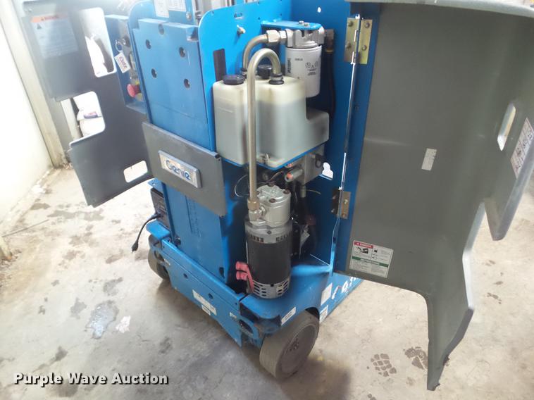 image for item DZ9182 2009 Genie GR20 vertical lift