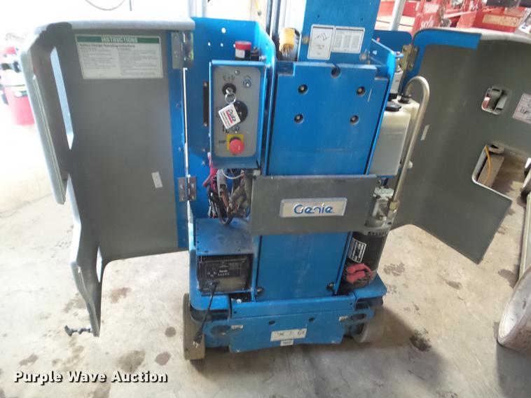 image for item DZ9182 2009 Genie GR20 vertical lift