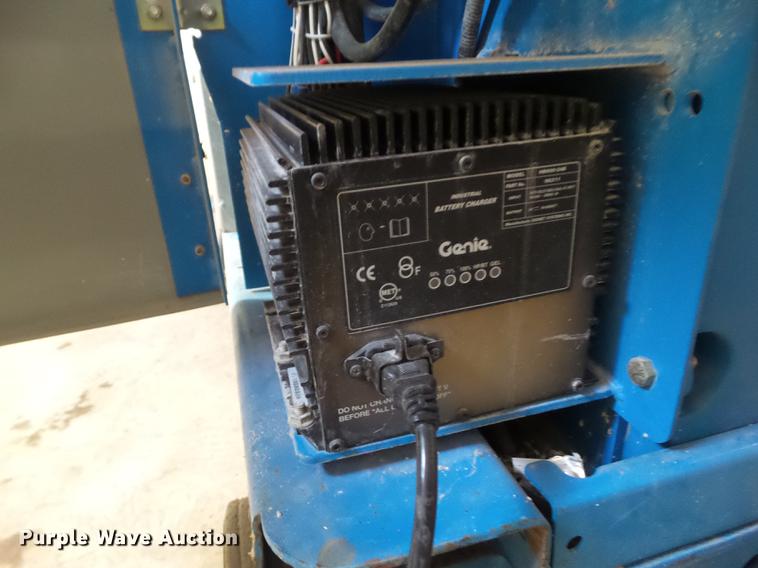 image for item DZ9182 2009 Genie GR20 vertical lift