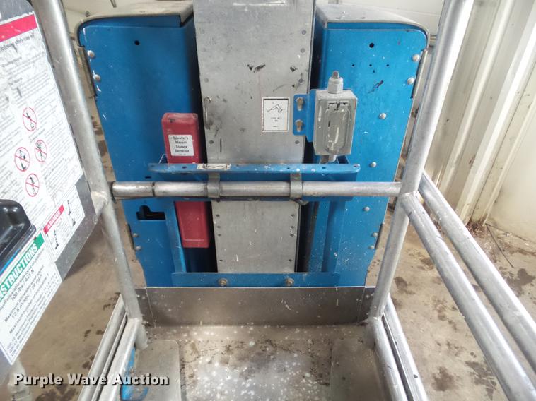 image for item DZ9182 2009 Genie GR20 vertical lift