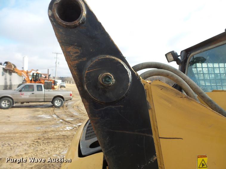 image for item EA9666 2005 Caterpillar 242B skid steer