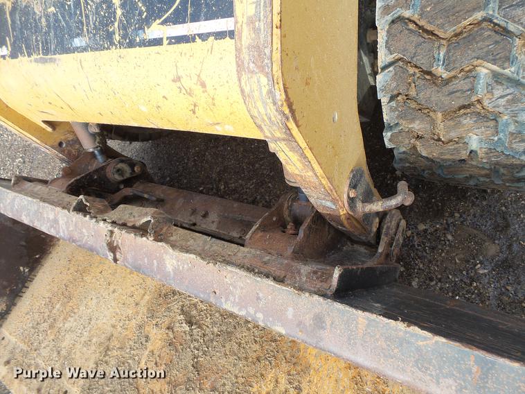 image for item EA9666 2005 Caterpillar 242B skid steer