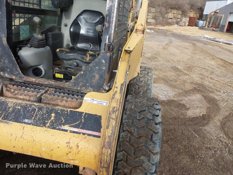 image for item EA9666 2005 Caterpillar 242B skid steer