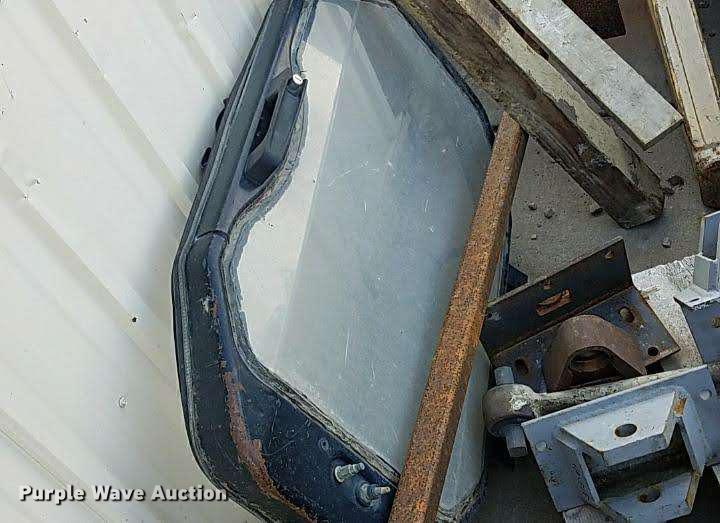 image for item EA9666 2005 Caterpillar 242B skid steer