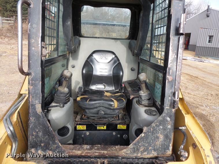 image for item EA9666 2005 Caterpillar 242B skid steer