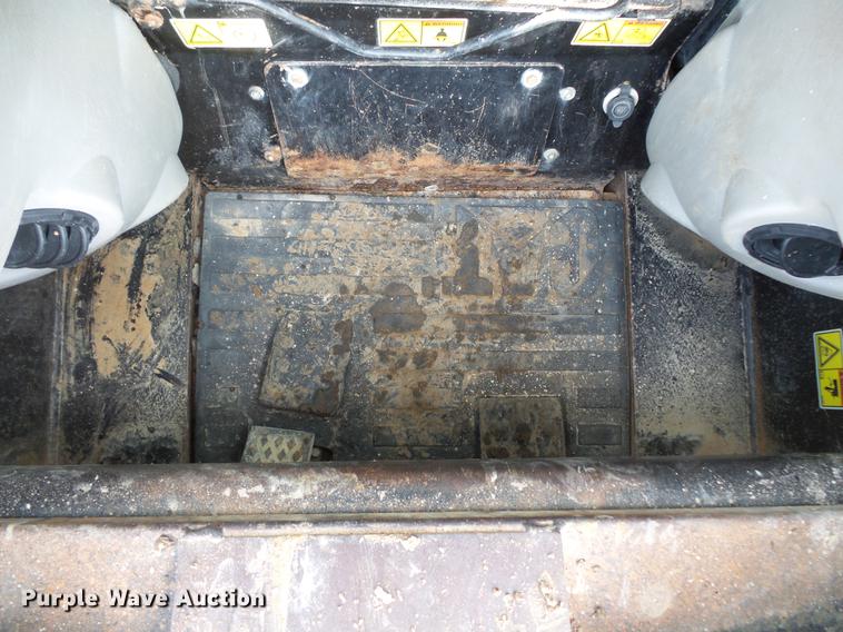 image for item EA9666 2005 Caterpillar 242B skid steer