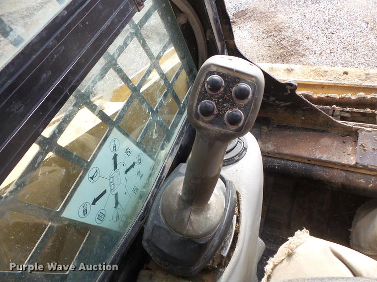 image for item EA9666 2005 Caterpillar 242B skid steer