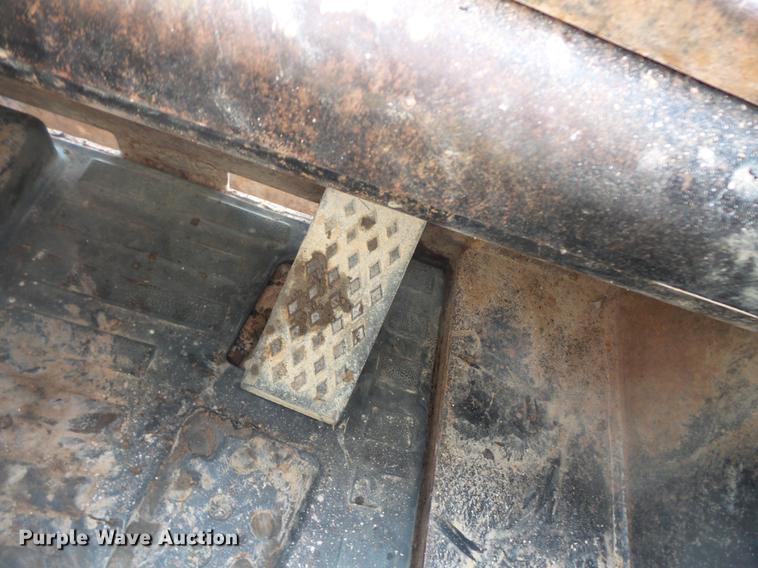 image for item EA9666 2005 Caterpillar 242B skid steer