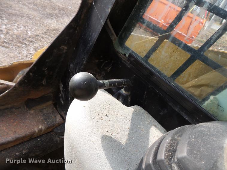 image for item EA9666 2005 Caterpillar 242B skid steer