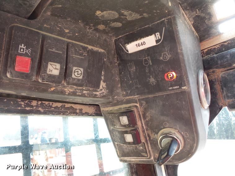 image for item EA9666 2005 Caterpillar 242B skid steer