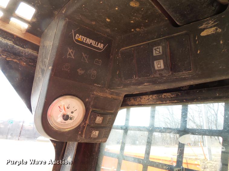 image for item EA9666 2005 Caterpillar 242B skid steer