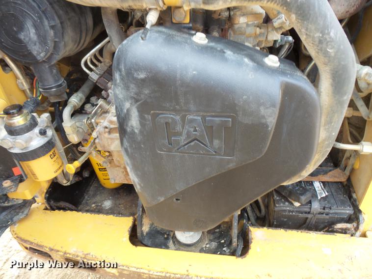image for item EA9666 2005 Caterpillar 242B skid steer