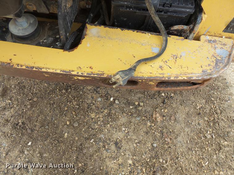 image for item EA9666 2005 Caterpillar 242B skid steer