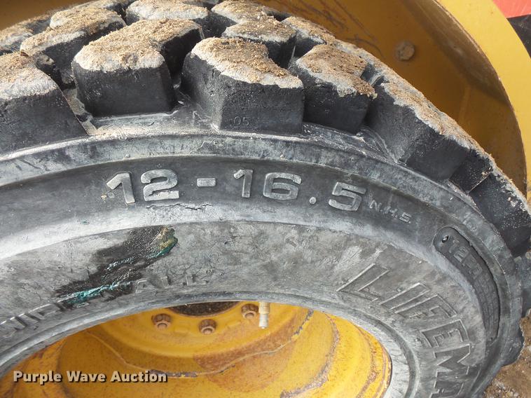 image for item EA9666 2005 Caterpillar 242B skid steer