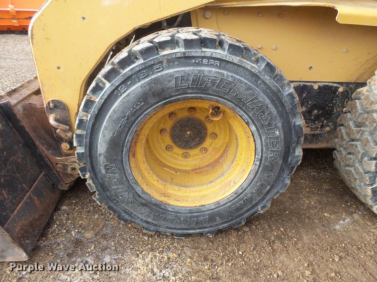 image for item EA9666 2005 Caterpillar 242B skid steer