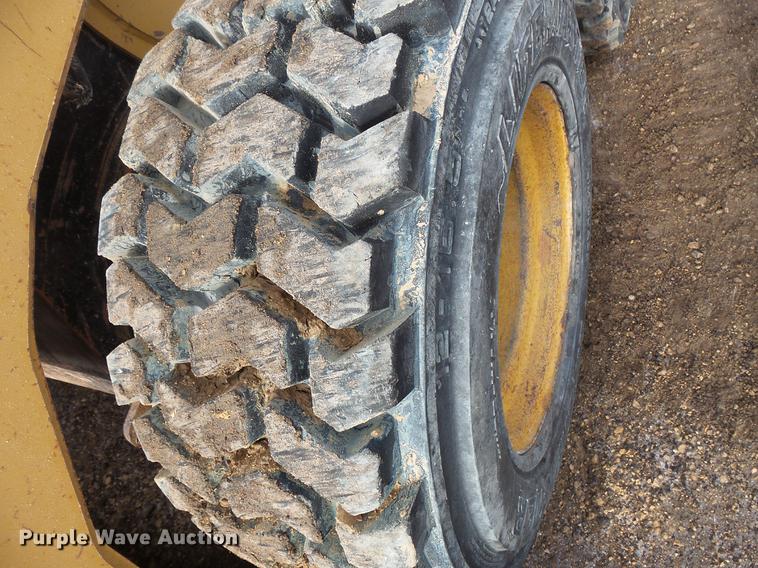 image for item EA9666 2005 Caterpillar 242B skid steer