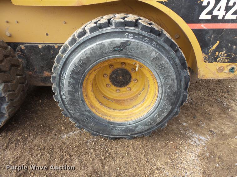 image for item EA9666 2005 Caterpillar 242B skid steer