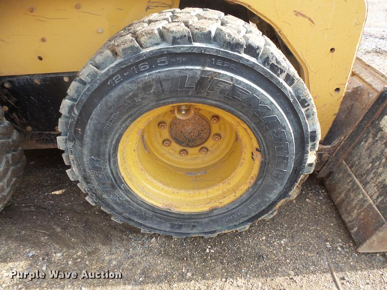 image for item EA9666 2005 Caterpillar 242B skid steer