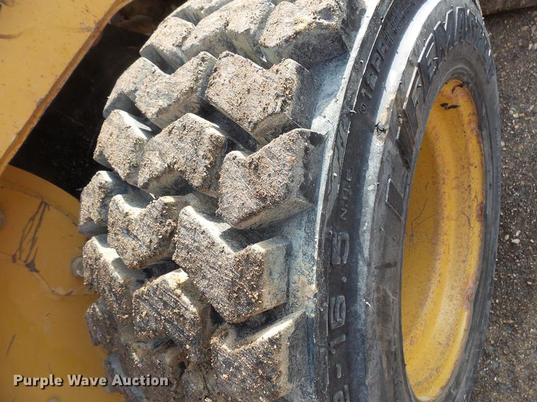 image for item EA9666 2005 Caterpillar 242B skid steer