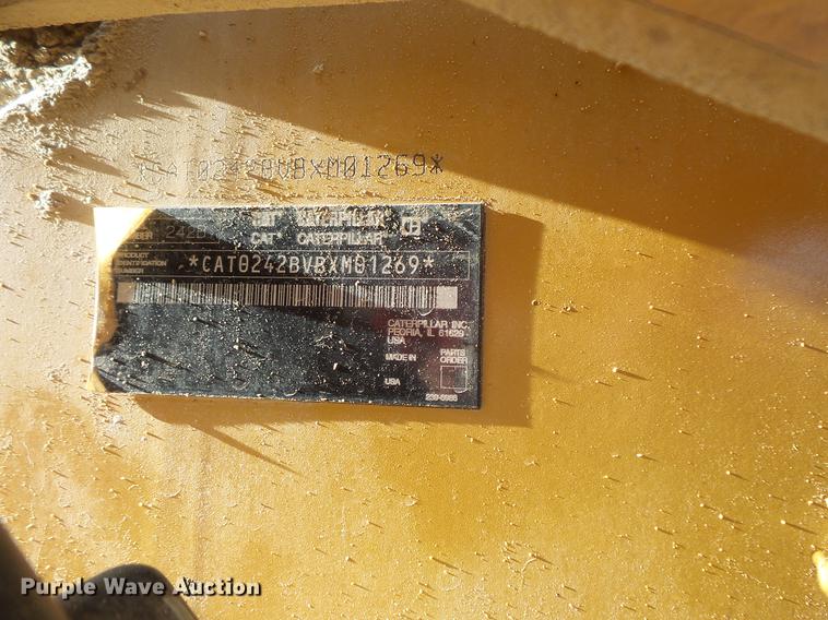 image for item EA9666 2005 Caterpillar 242B skid steer