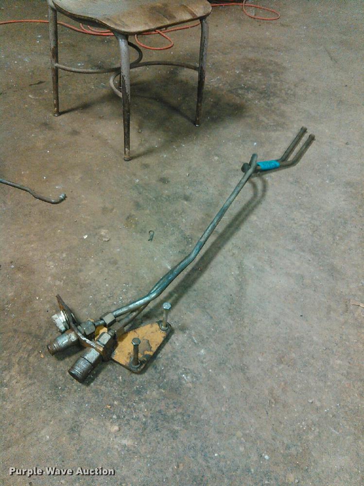 image for item EA9666 2005 Caterpillar 242B skid steer