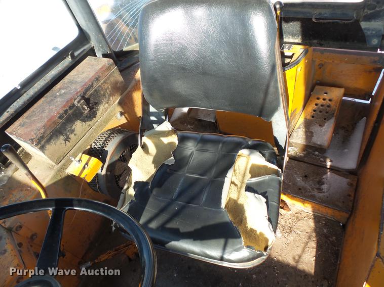 image for item EA9678 1976 Case 580C backhoe