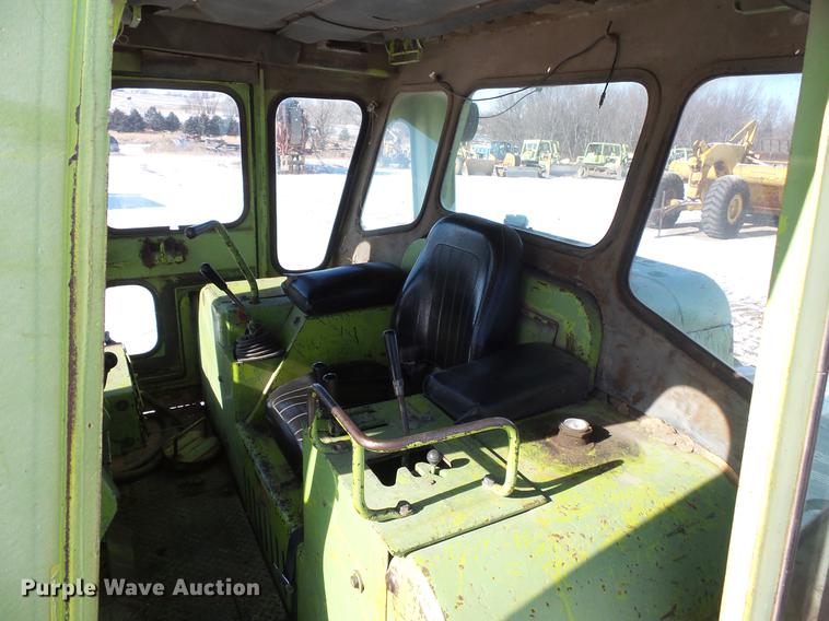 image for item EA9679 1978 Terex 82-20 AA dozer