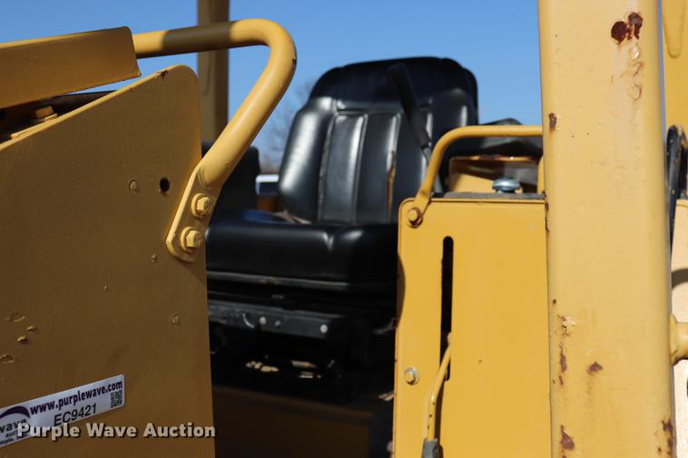 image for item EC9421 1992 Caterpillar D4C Series II dozer