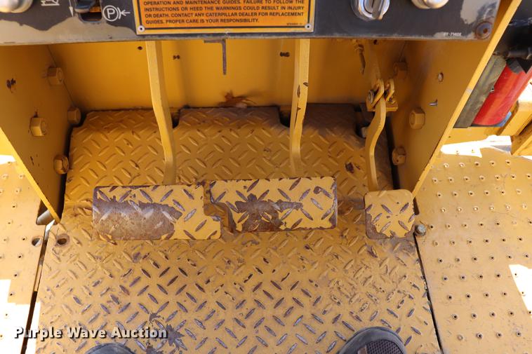 image for item EC9421 1992 Caterpillar D4C Series II dozer