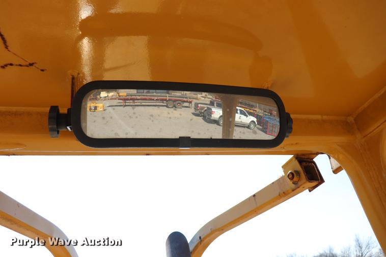 image for item EC9421 1992 Caterpillar D4C Series II dozer