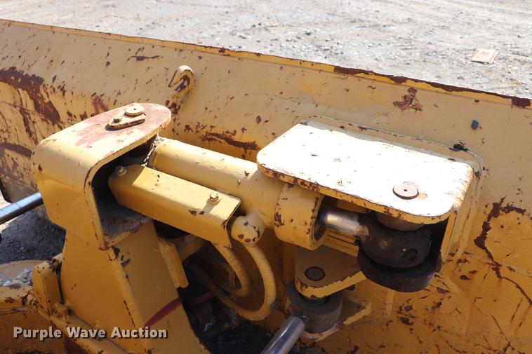 image for item EC9421 1992 Caterpillar D4C Series II dozer