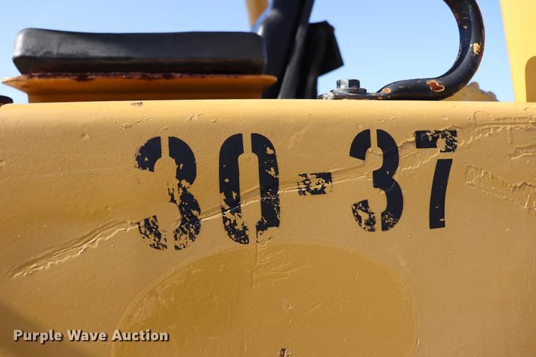 image for item EC9421 1992 Caterpillar D4C Series II dozer