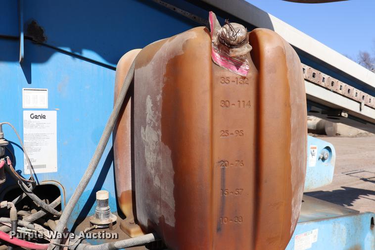 image for item EC9434 2005 Genie S65 boom lift