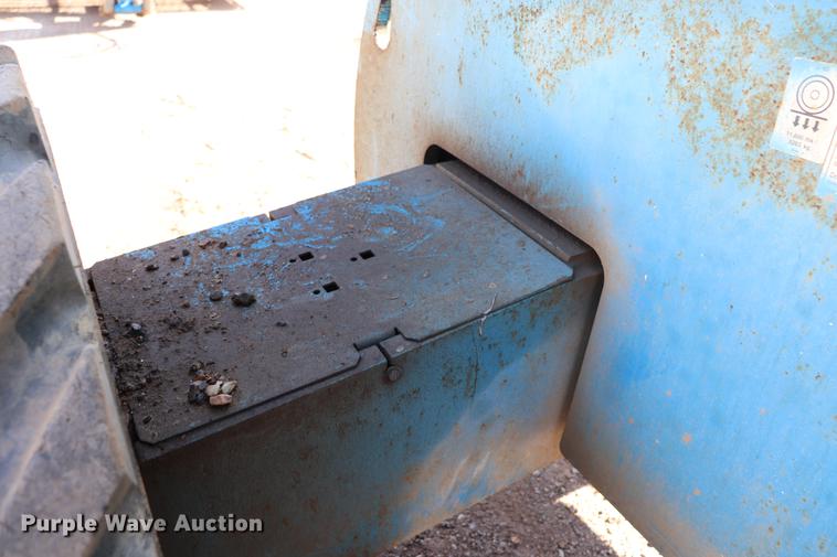 image for item EC9434 2005 Genie S65 boom lift