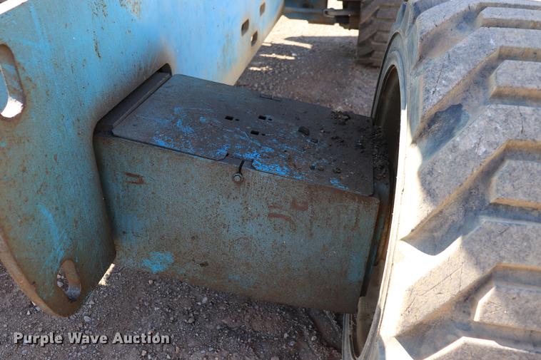 image for item EC9434 2005 Genie S65 boom lift