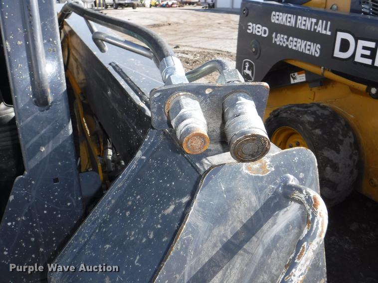 image for item EP9171 2013 John Deere 318D skid steer