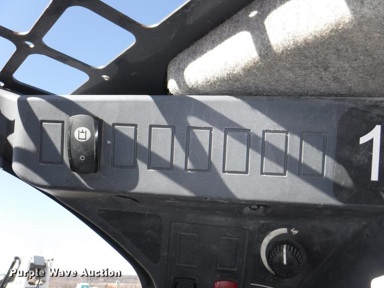 image for item EP9171 2013 John Deere 318D skid steer