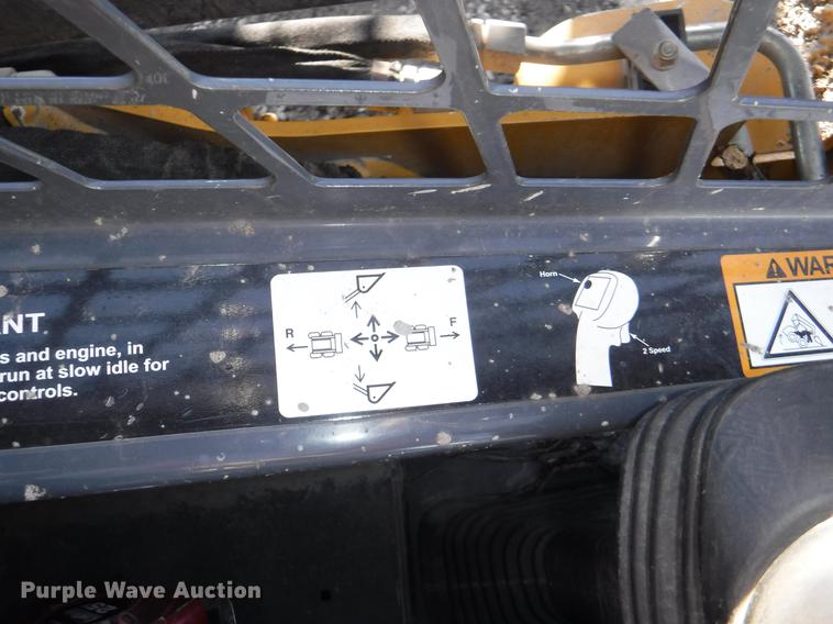 image for item EP9171 2013 John Deere 318D skid steer