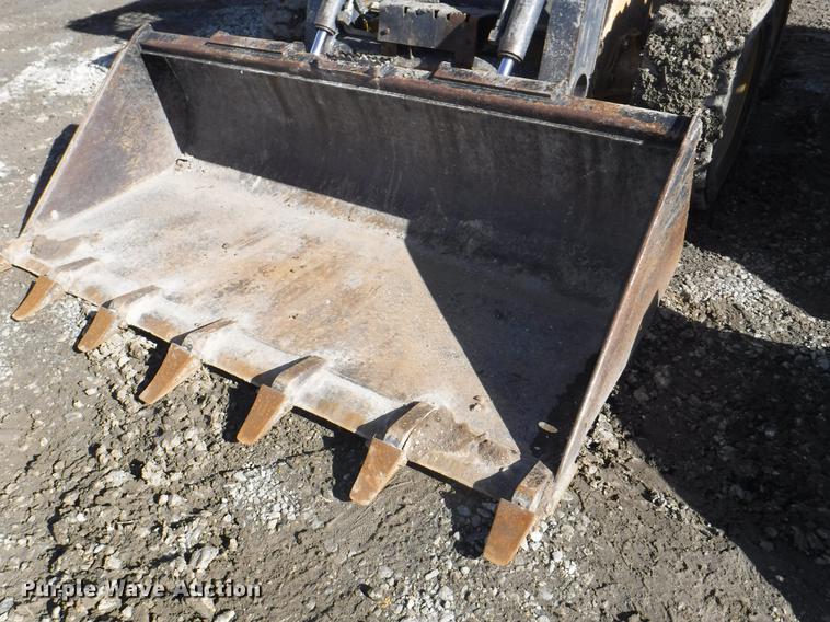 image for item EP9171 2013 John Deere 318D skid steer