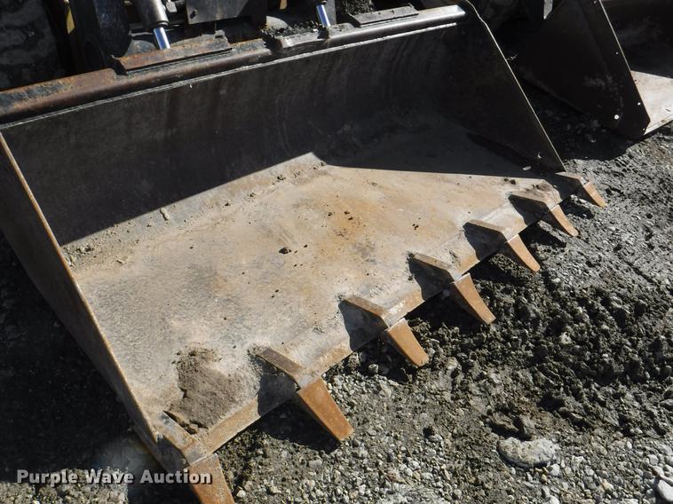 image for item EP9171 2013 John Deere 318D skid steer