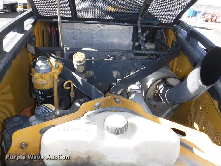 image for item EP9171 2013 John Deere 318D skid steer