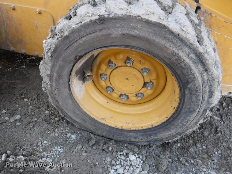 image for item EP9171 2013 John Deere 318D skid steer