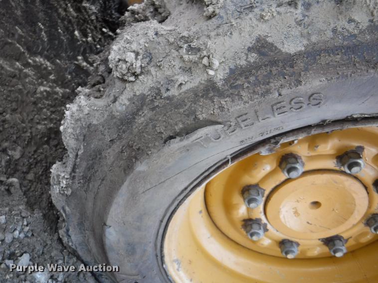 image for item EP9171 2013 John Deere 318D skid steer