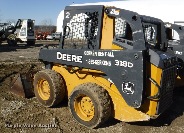 image for item EP9172 2013 John Deere 318D skid steer