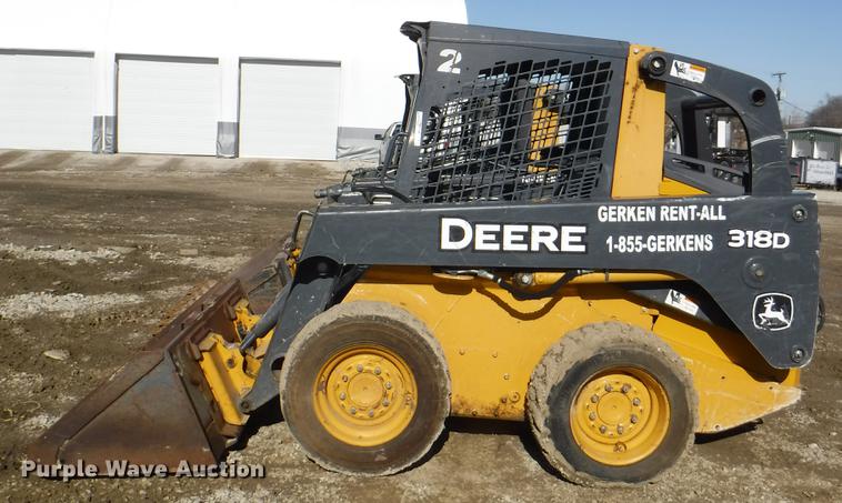 image for item EP9172 2013 John Deere 318D skid steer