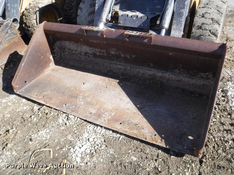 image for item EP9172 2013 John Deere 318D skid steer